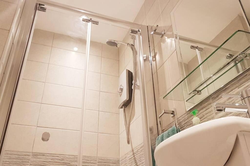 Iscraig Bach-Cosy 2 Bed Apartment-Close To Beach Trearddur Εξωτερικό φωτογραφία